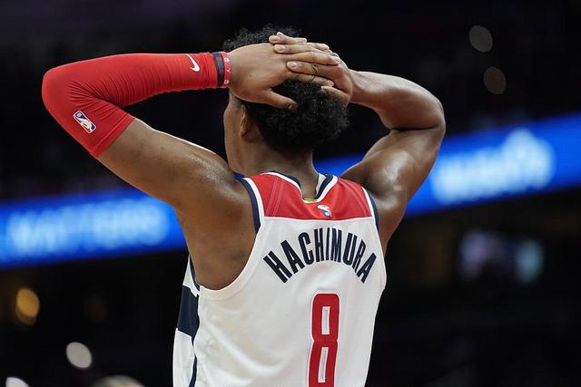 文班亚马21分马刺不敌魔术 森林狼大胜独行侠